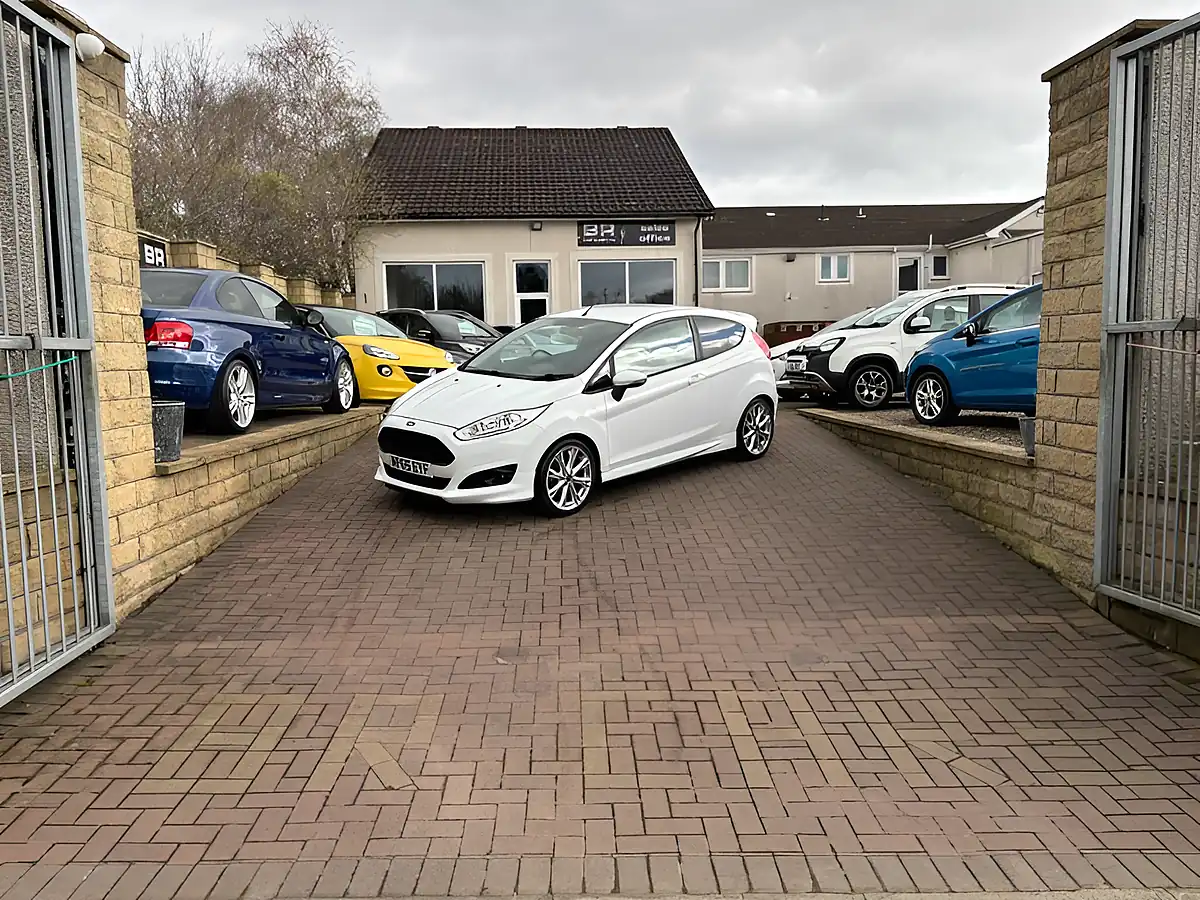 Used 2016 Ford Fiesta Zetec S White - Interior and Exterior details 3
