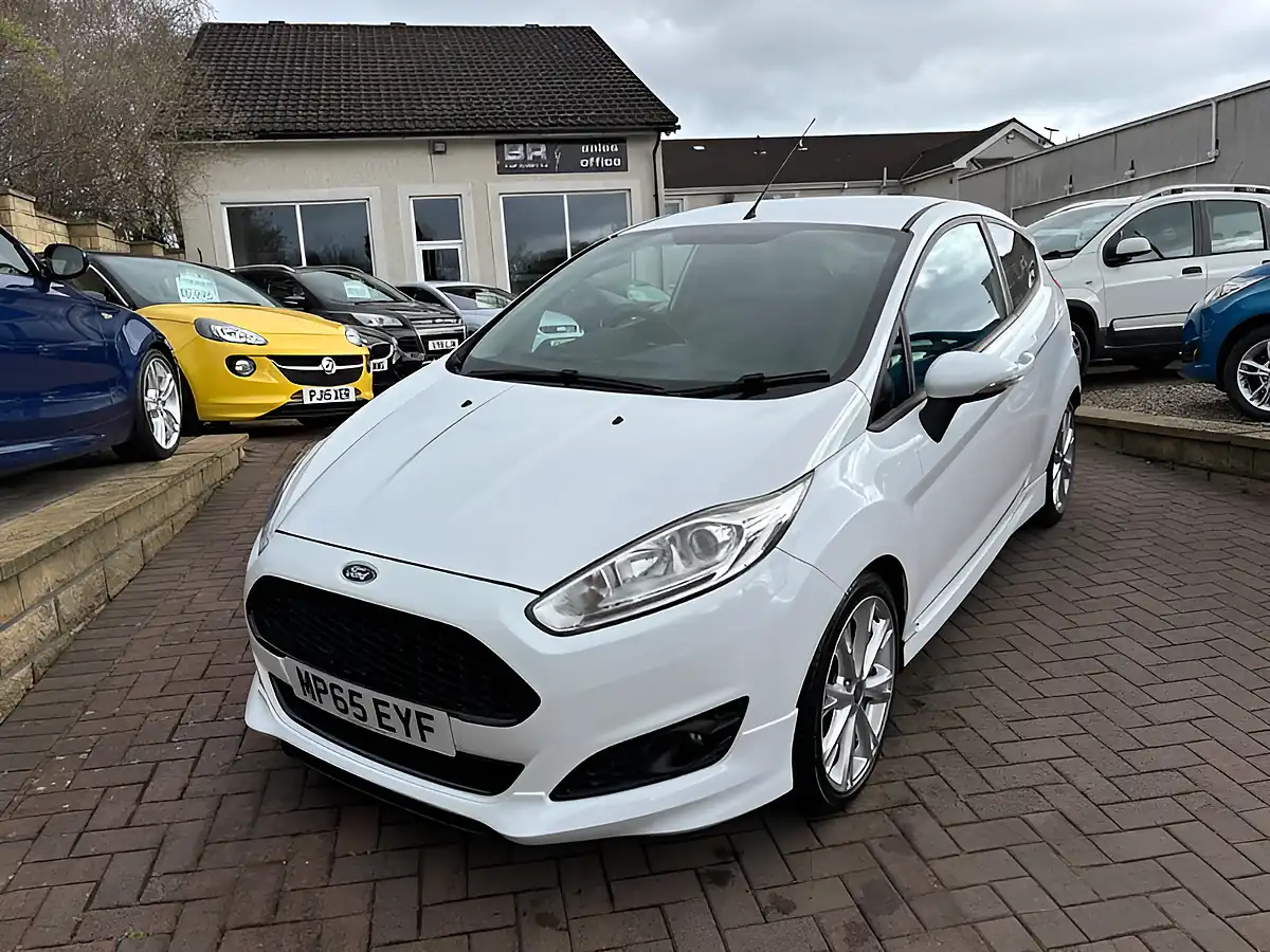 Used 2016 Ford Fiesta Zetec S White - Interior and Exterior details 4