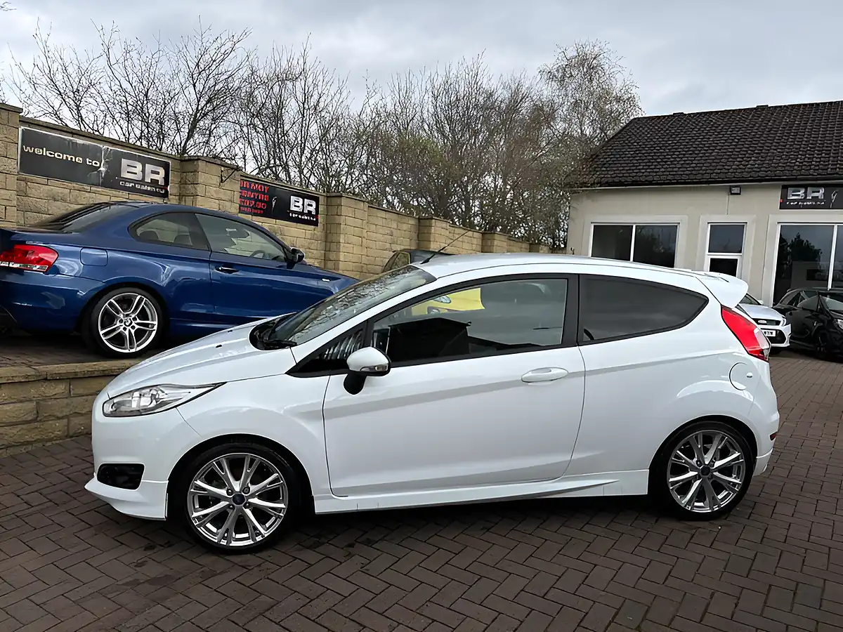 Used 2016 Ford Fiesta Zetec S White - Interior and Exterior details 5