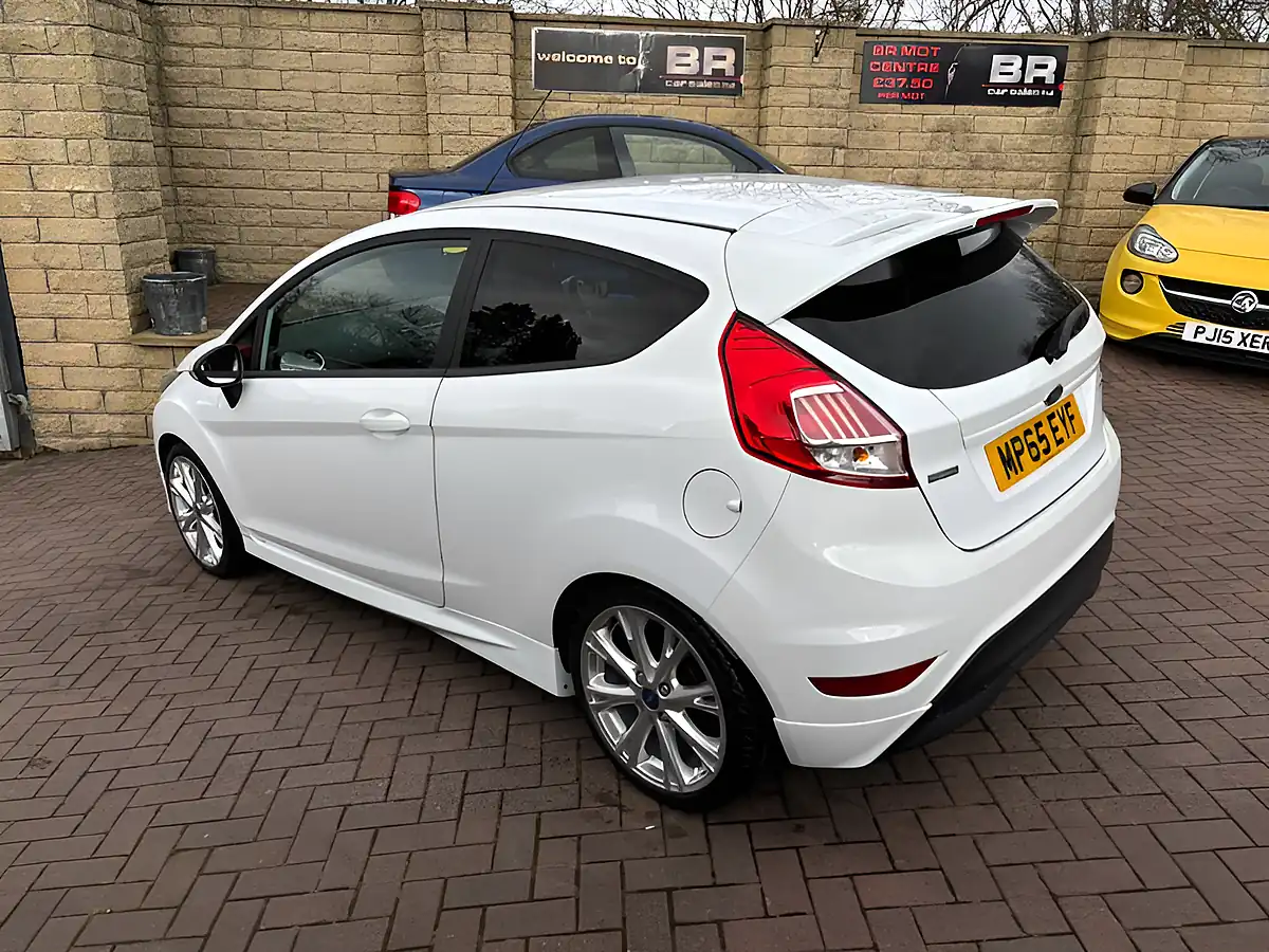 Used 2016 Ford Fiesta Zetec S White - Interior and Exterior details 7