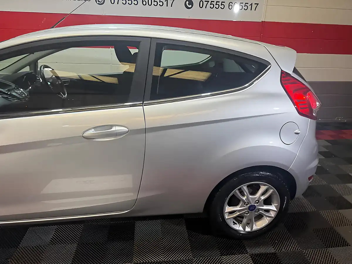 Used 2016 Ford Fiesta Zetec Silver - Interior and Exterior details 10