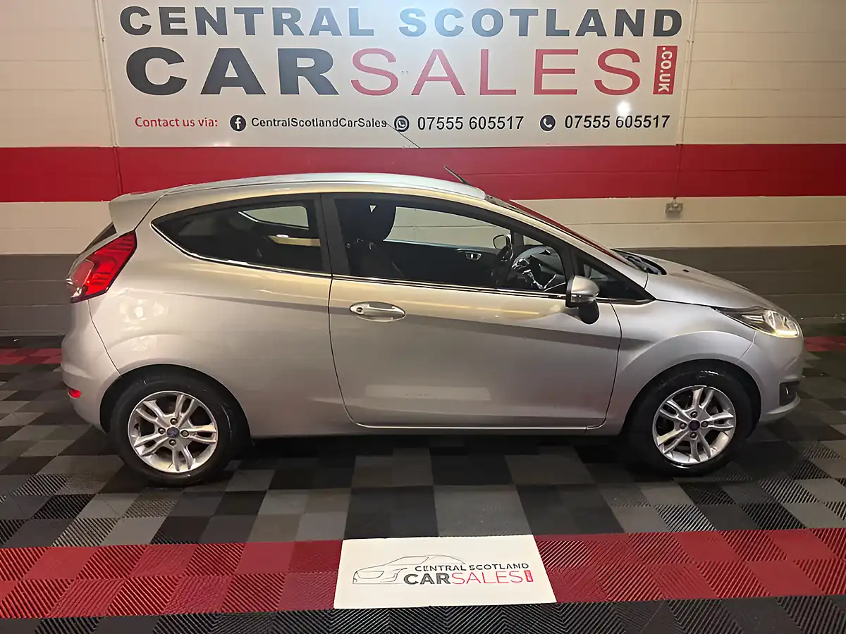 Used 2016 Ford Fiesta Zetec Silver - Interior and Exterior details 12