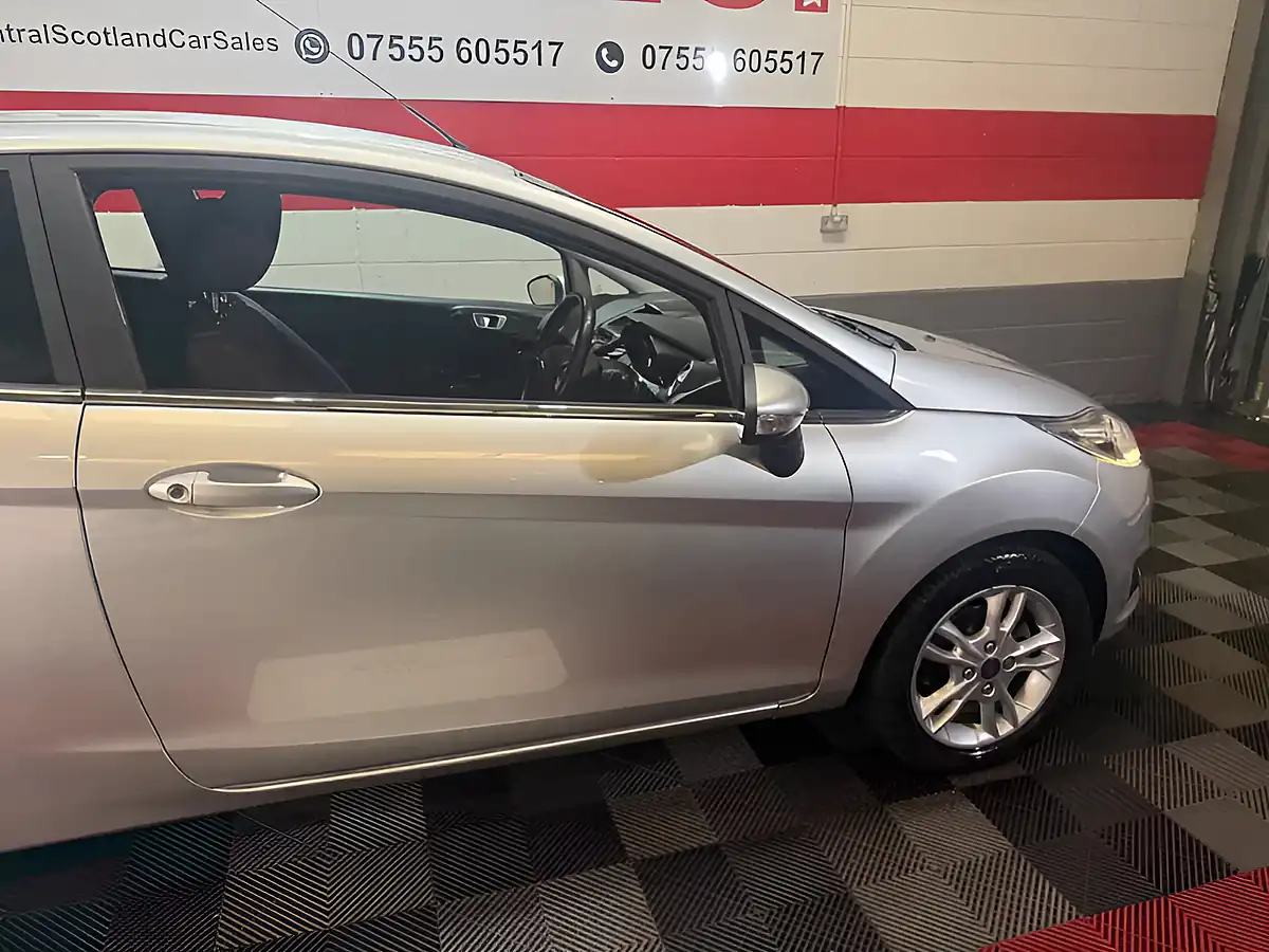 Used 2016 Ford Fiesta Zetec Silver - Interior and Exterior details 13