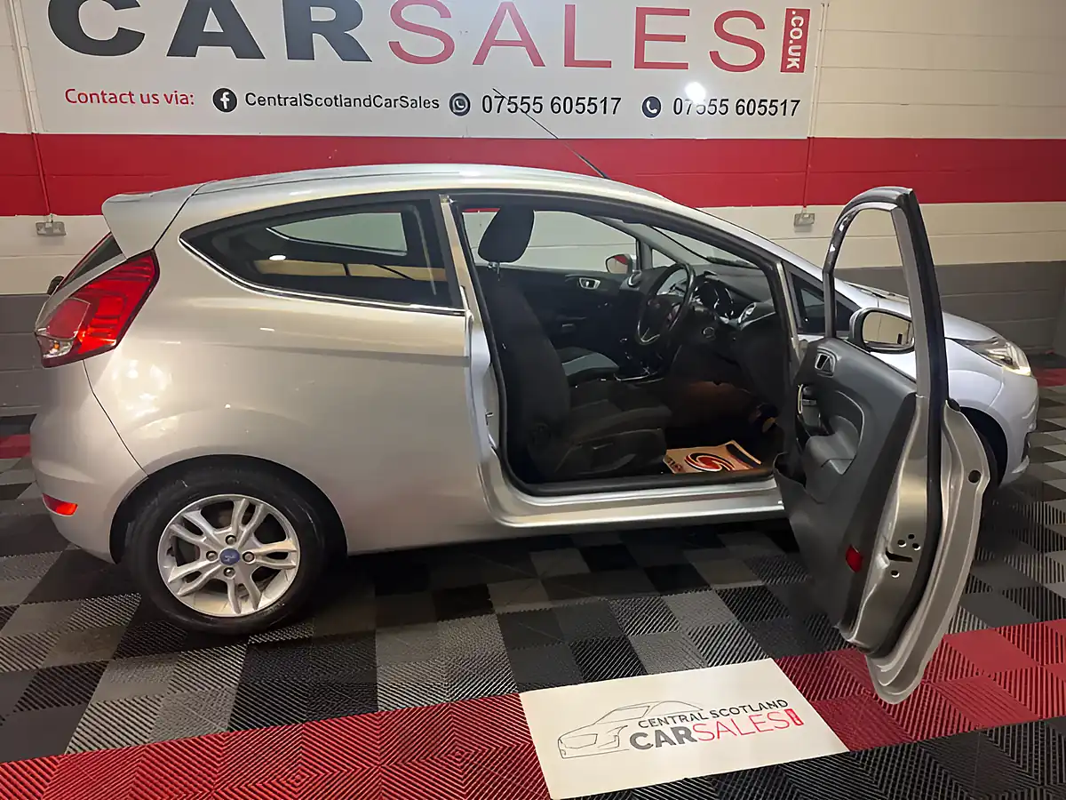 Used 2016 Ford Fiesta Zetec Silver - Interior and Exterior details 15