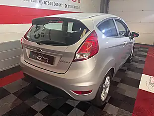 Used 2016 Ford Fiesta Zetec Silver - Interior and Exterior details 16
