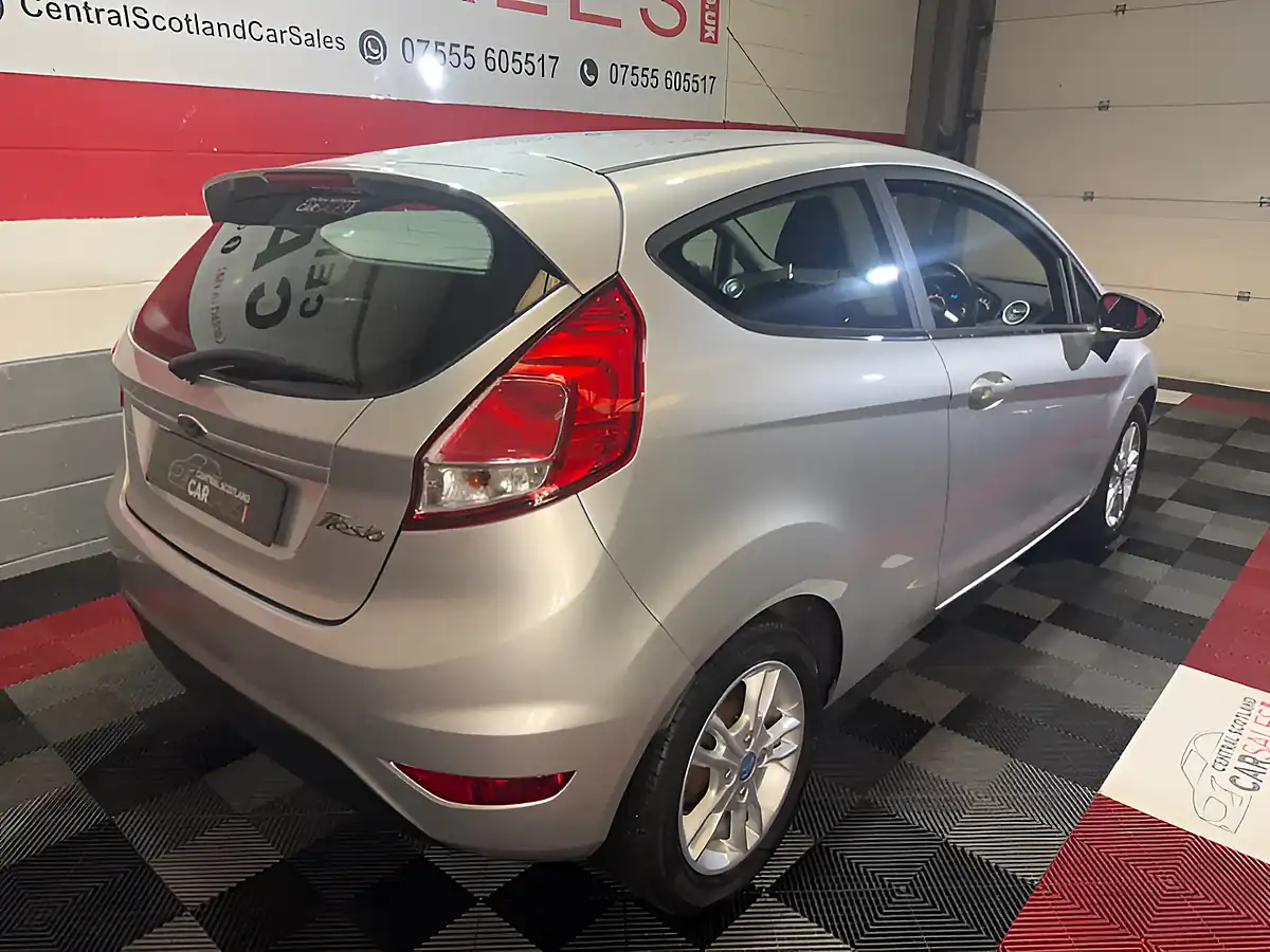 Used 2016 Ford Fiesta Zetec Silver - Interior and Exterior details 17
