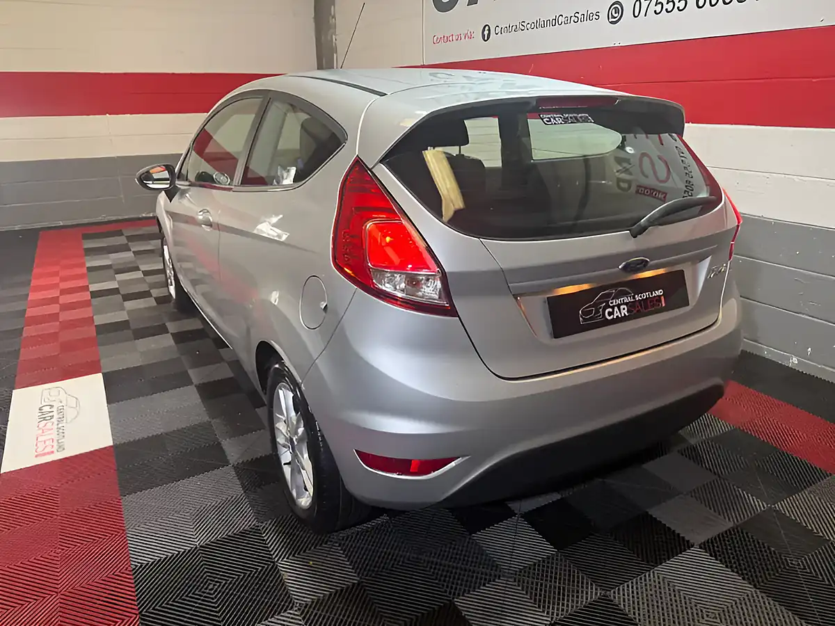 Used 2016 Ford Fiesta Zetec Silver - Interior and Exterior details 3