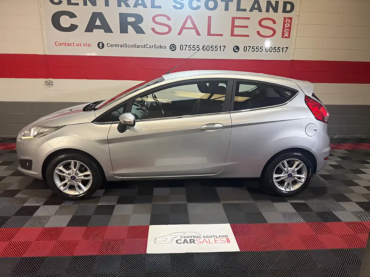 Used 2016 Ford Fiesta Zetec Silver - Interior and Exterior details 4