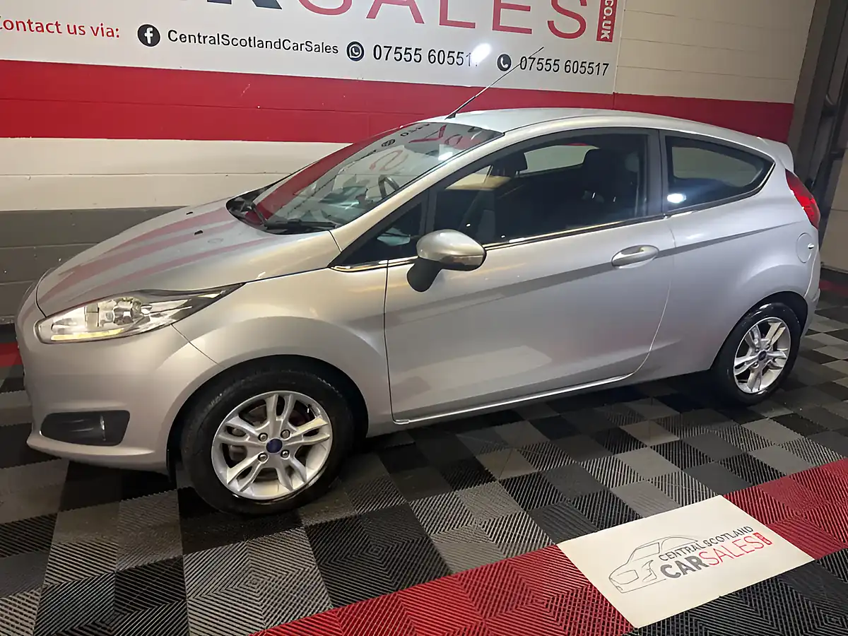 Used 2016 Ford Fiesta Zetec Silver - Interior and Exterior details 6