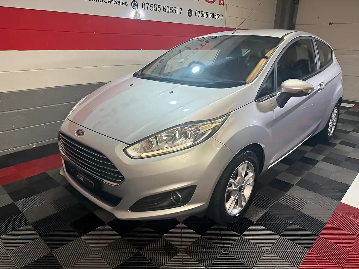 Used 2016 Ford Fiesta Zetec Silver - Interior and Exterior details 8