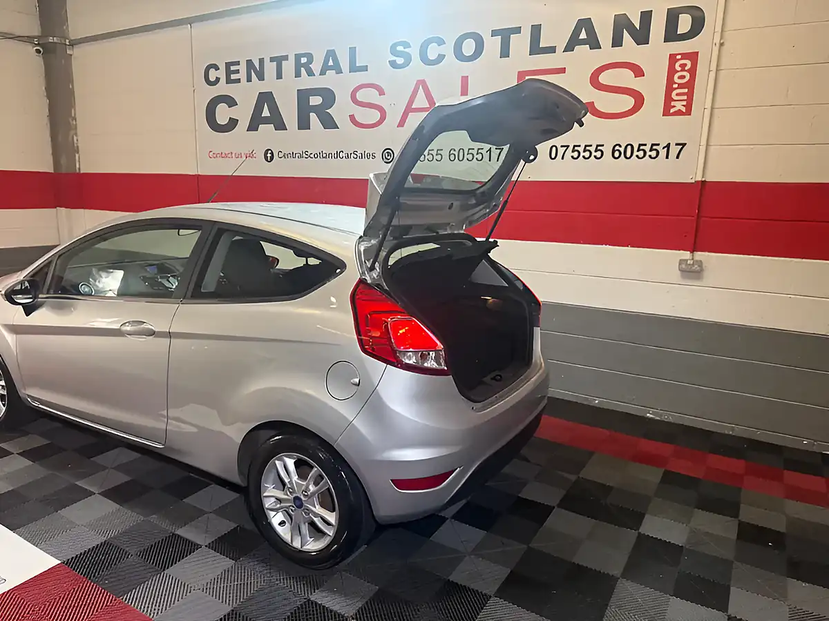 Used 2016 Ford Fiesta Zetec Silver - Interior and Exterior details 9