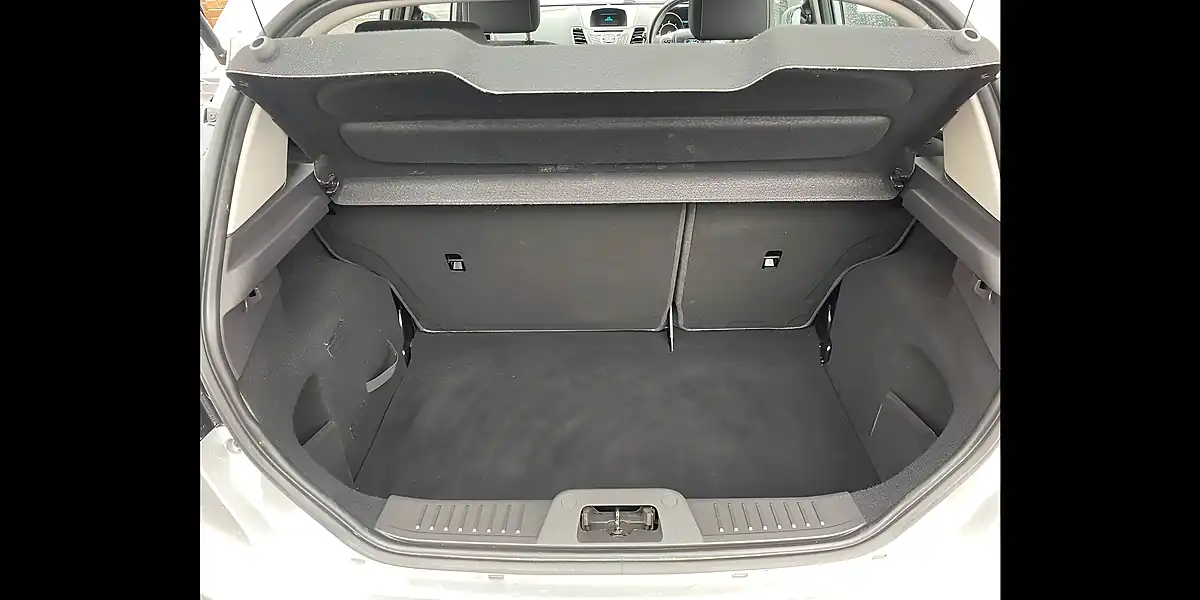 Used 2016 Ford Fiesta Zetec Silver - Interior and Exterior details 10