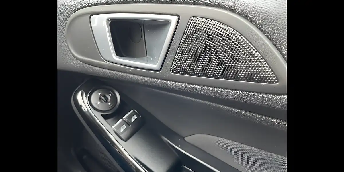 Used 2016 Ford Fiesta Zetec Silver - Interior and Exterior details 18