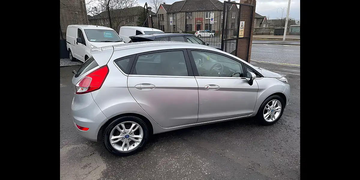 Used 2016 Ford Fiesta Zetec Silver - Interior and Exterior details 4
