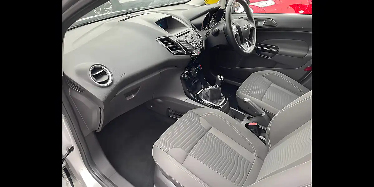 Used 2016 Ford Fiesta Zetec Silver - Interior and Exterior details 8