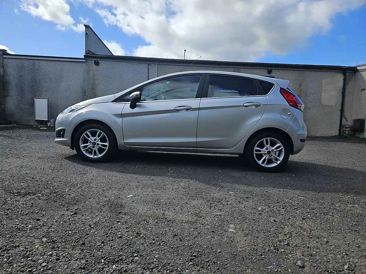 Used 2016 Ford Fiesta Zetec Silver - Interior and Exterior details 10