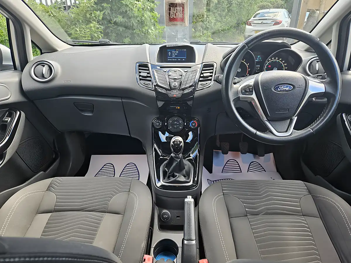 Used 2016 Ford Fiesta Zetec Silver - Interior and Exterior details 16