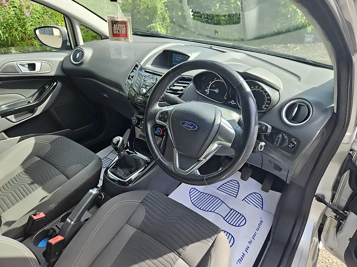 Used 2016 Ford Fiesta Zetec Silver - Interior and Exterior details 17