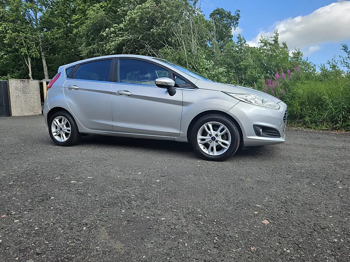 Used 2016 Ford Fiesta Zetec Silver - Interior and Exterior details 4