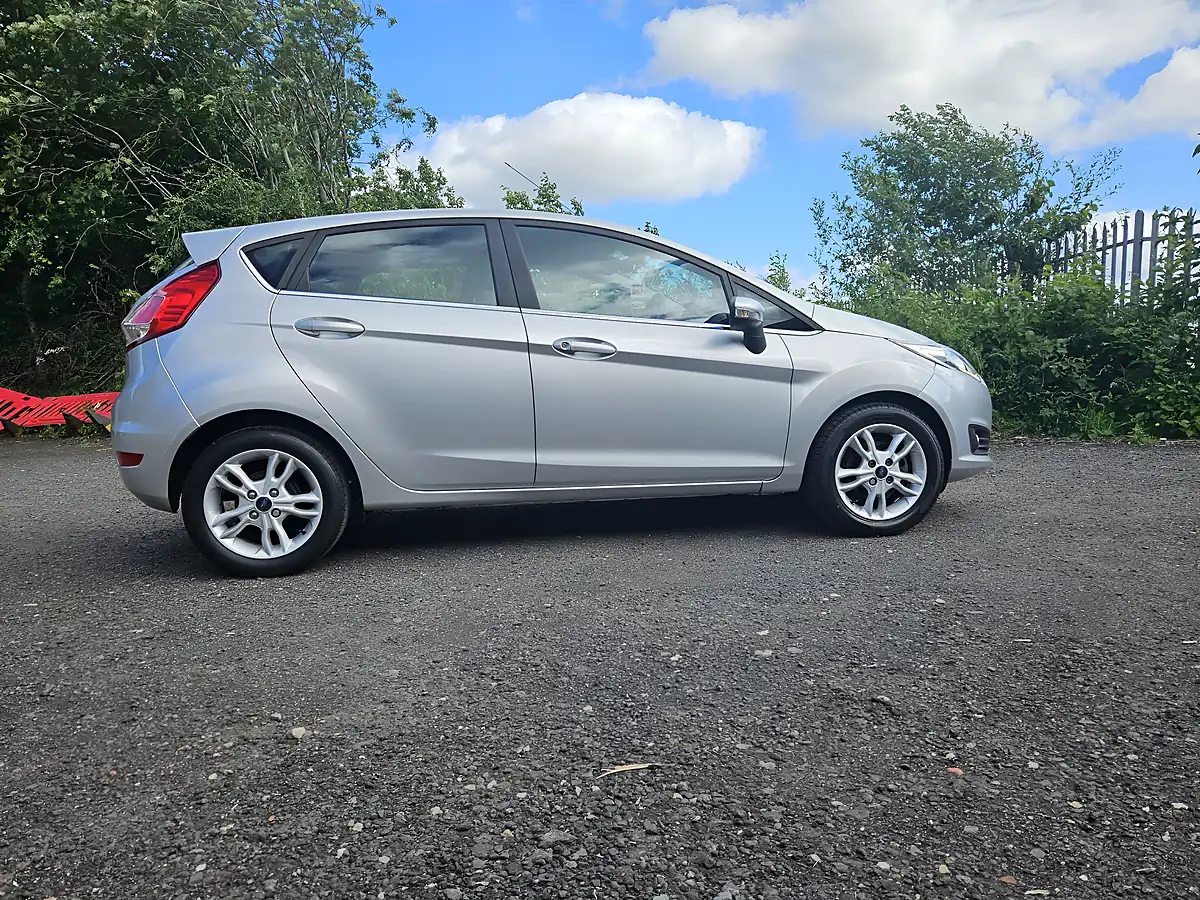 Used 2016 Ford Fiesta Zetec Silver - Interior and Exterior details 6