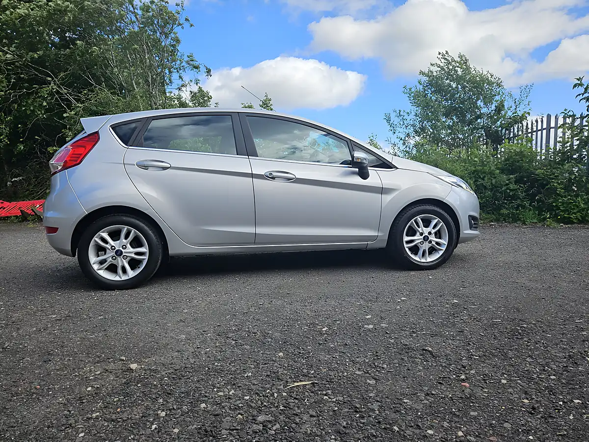 Used 2016 Ford Fiesta Zetec Silver - Interior and Exterior details 7