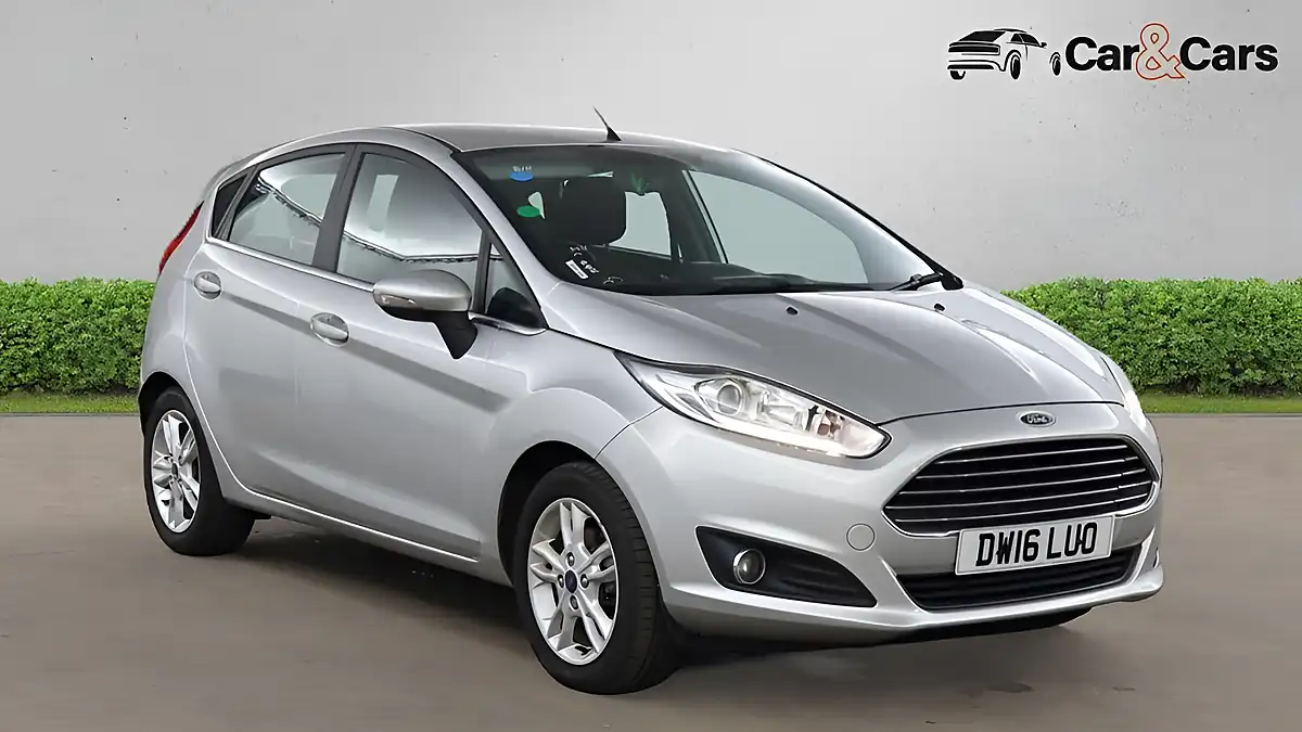 Used 2016 Ford Fiesta Zetec Silver - Front View