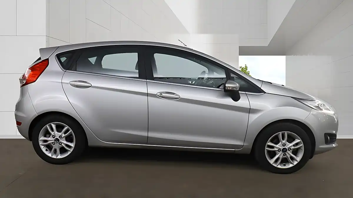 Used 2016 Ford Fiesta Zetec Silver - Interior and Exterior details 12