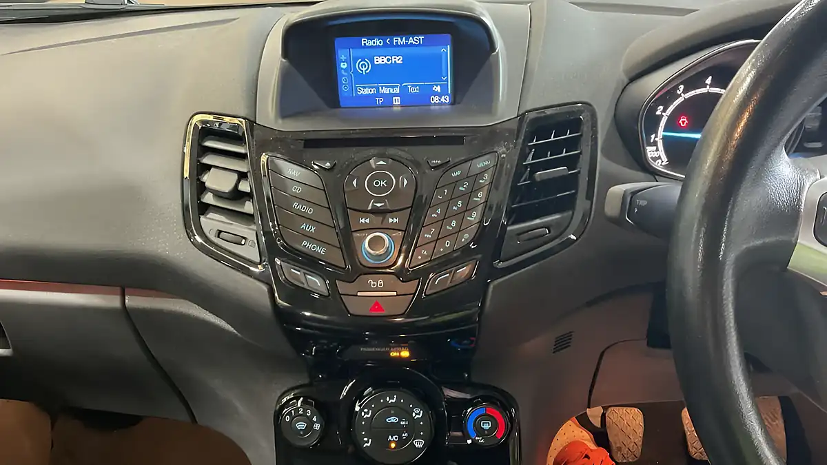 Used 2016 Ford Fiesta Zetec Silver - Interior and Exterior details 6