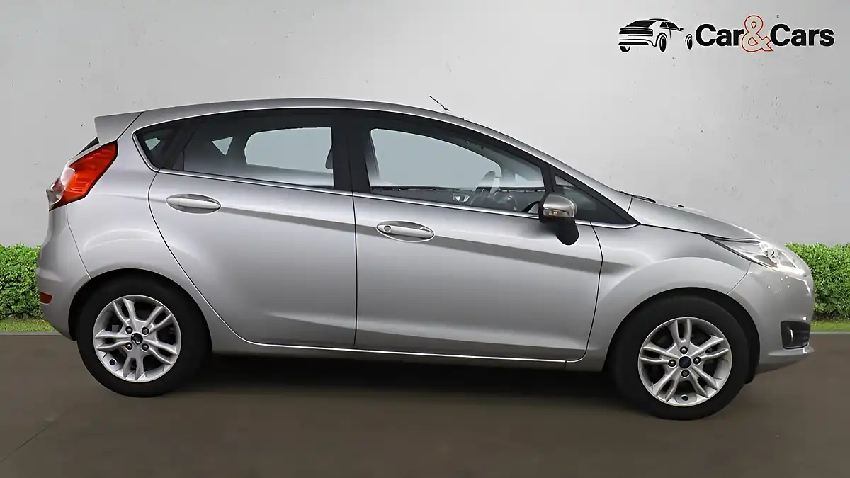Used 2016 Ford Fiesta Zetec Silver - Interior and Exterior details 9