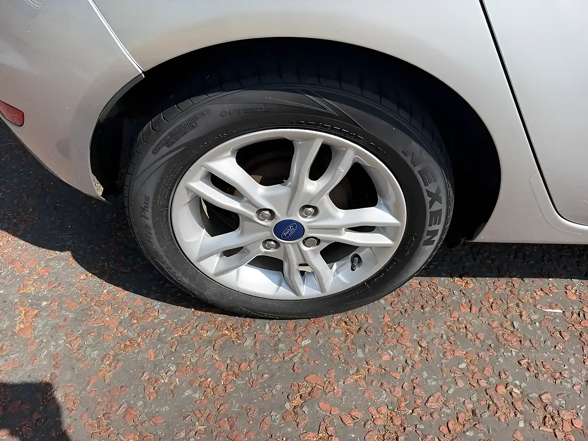 Used 2016 Ford Fiesta Zetec Silver - Interior and Exterior details 15
