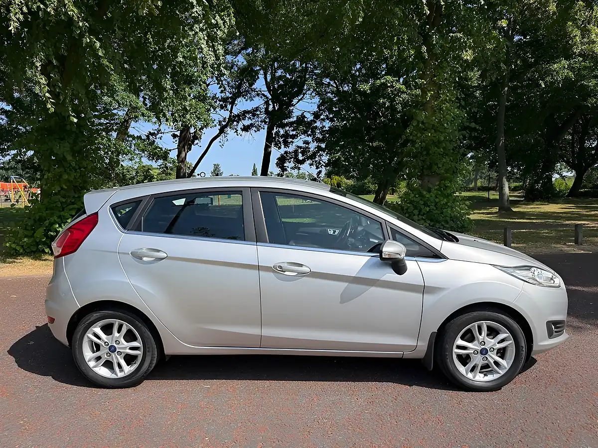 Used 2016 Ford Fiesta Zetec Silver - Interior and Exterior details 4