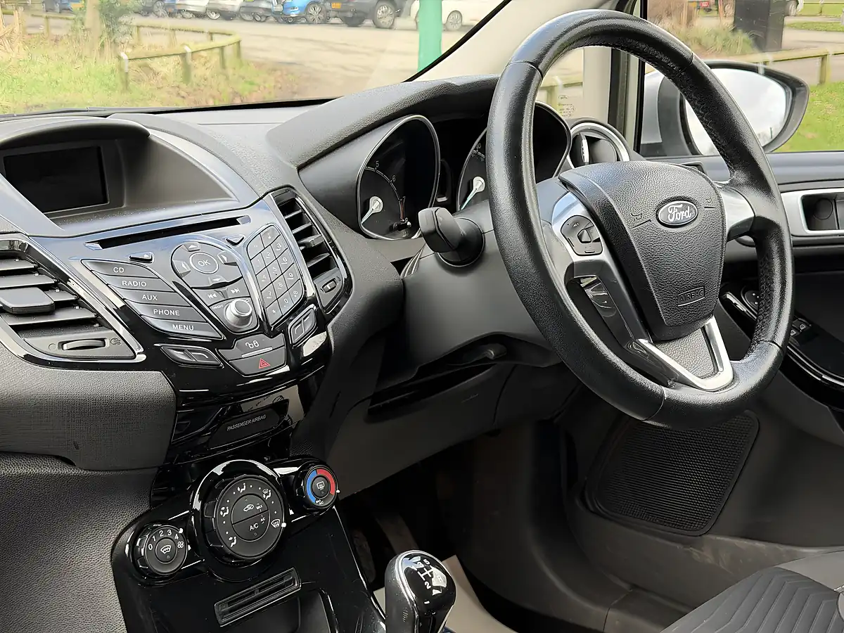 Used 2016 Ford Fiesta Zetec Silver - Interior and Exterior details 13