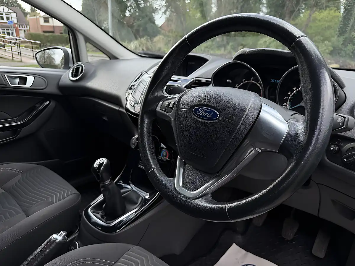 Used 2016 Ford Fiesta Zetec Silver - Interior and Exterior details 14