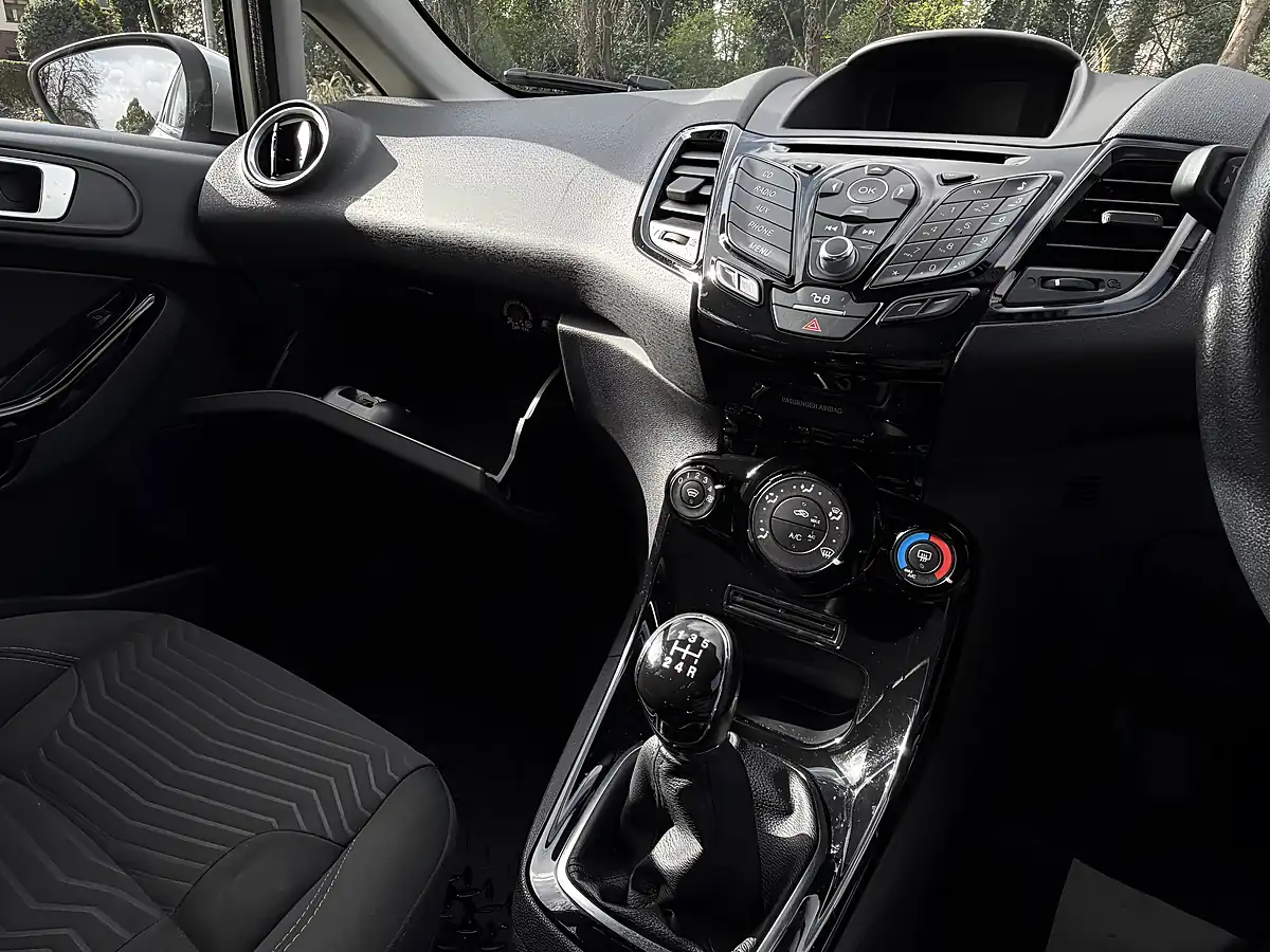 Used 2016 Ford Fiesta Zetec Silver - Interior and Exterior details 16