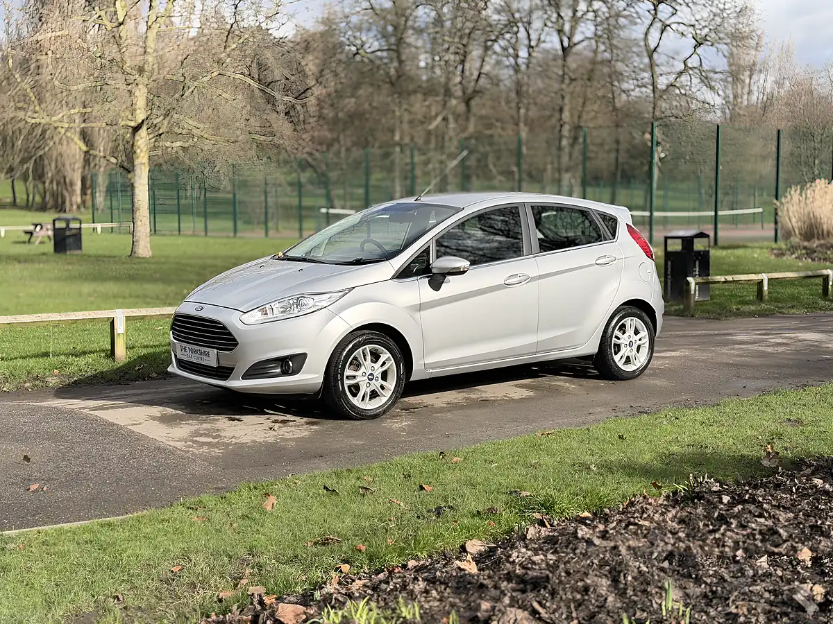 Used 2016 Ford Fiesta Zetec Silver - Interior and Exterior details 4