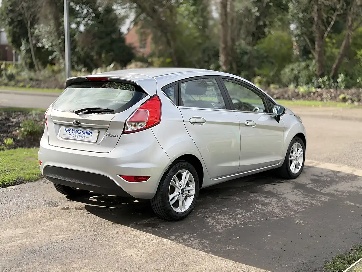 Used 2016 Ford Fiesta Zetec Silver - Interior and Exterior details 6