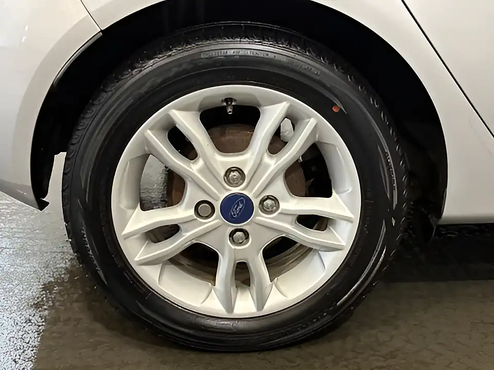 Used 2016 Ford Fiesta Zetec Silver - Interior and Exterior details 16