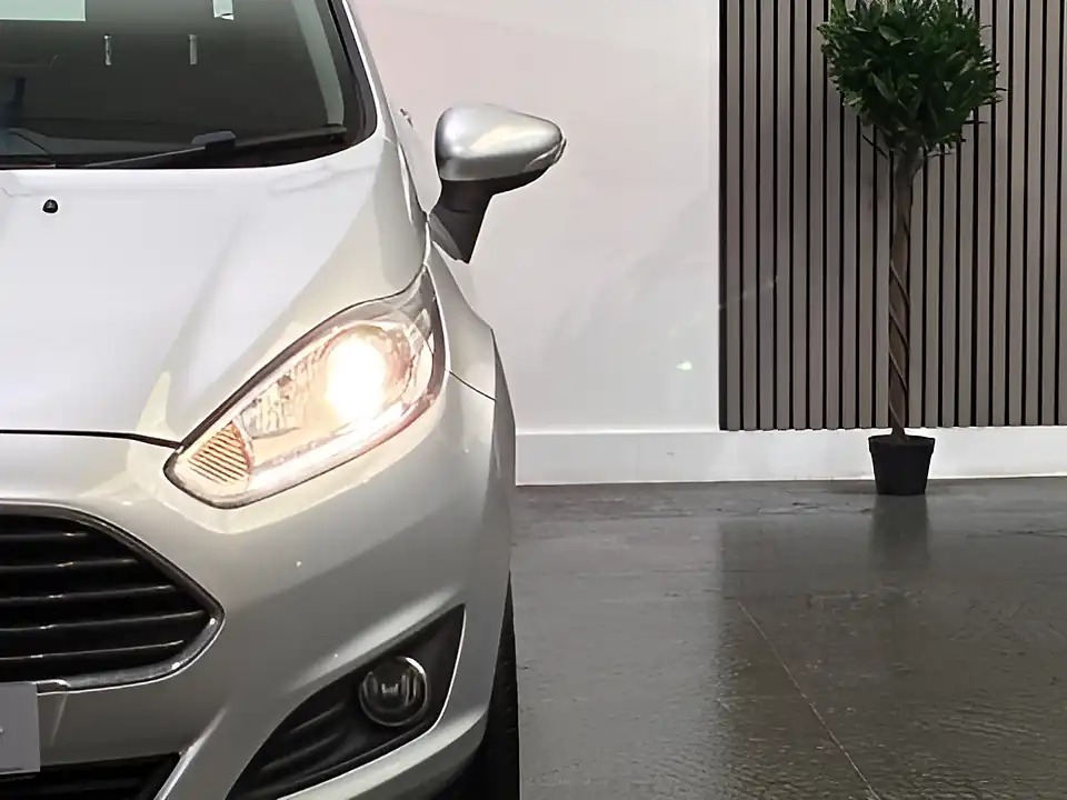 Used 2016 Ford Fiesta Zetec Silver - Interior and Exterior details 18