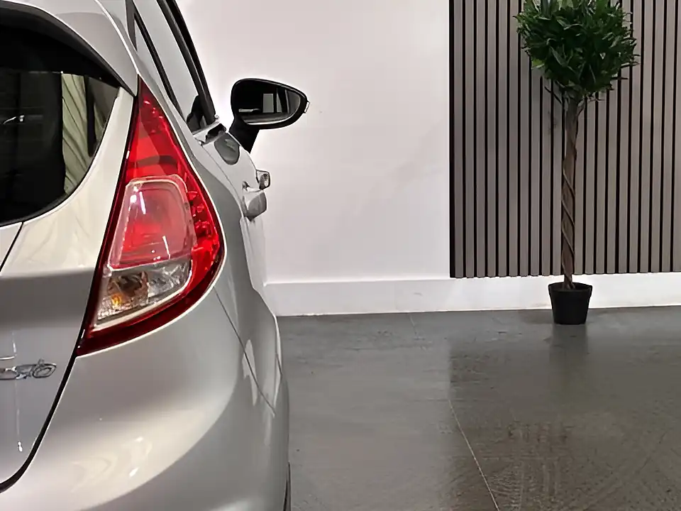 Used 2016 Ford Fiesta Zetec Silver - Interior and Exterior details 19