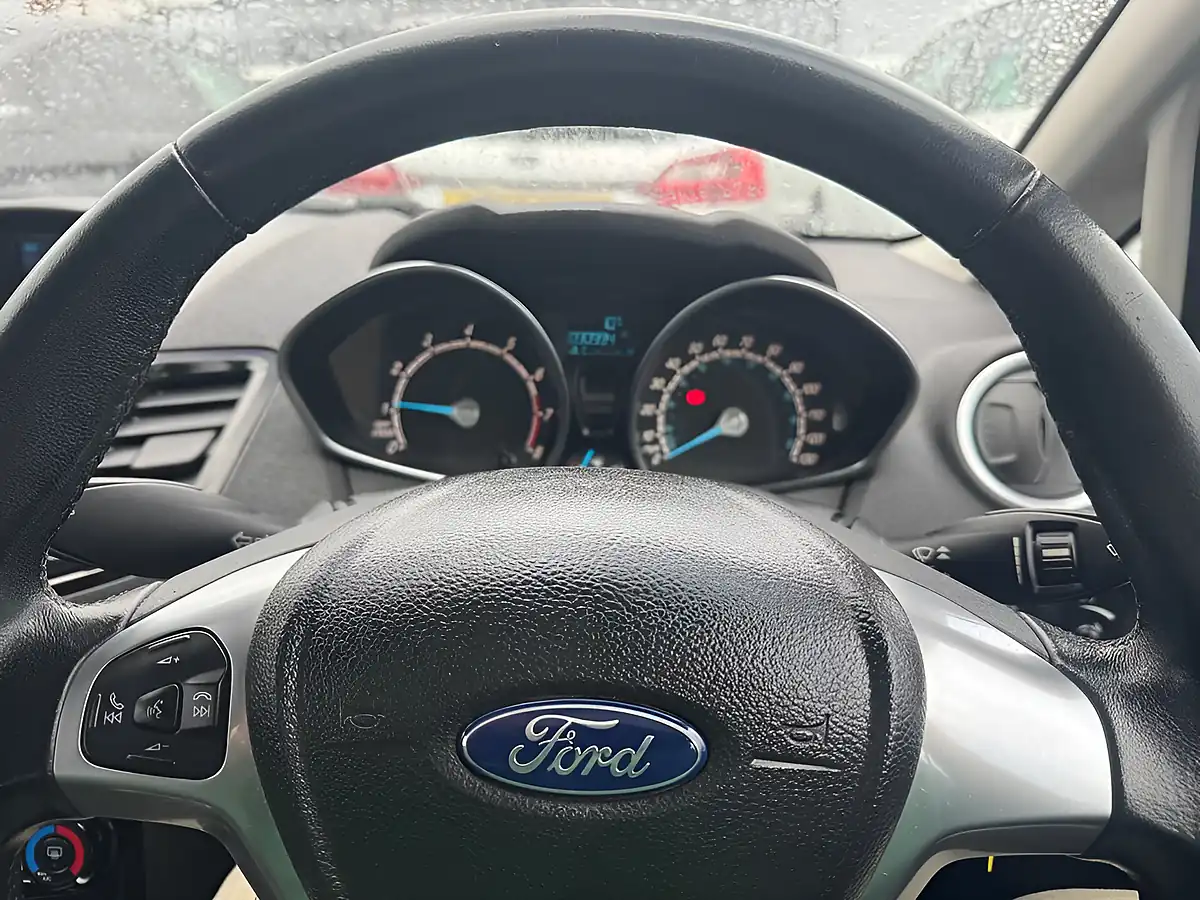 Used 2016 Ford Fiesta Zetec Silver - Interior and Exterior details 11