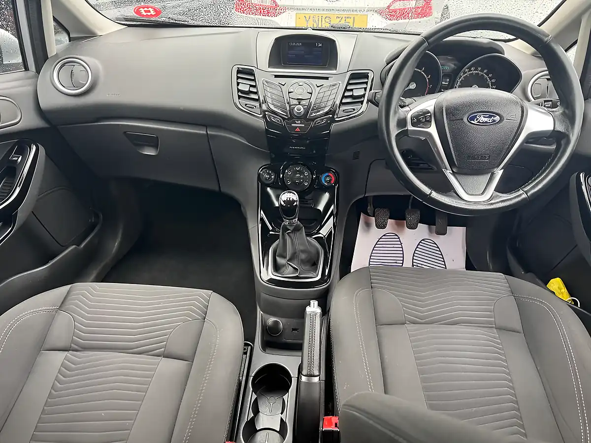 Used 2016 Ford Fiesta Zetec Silver - Interior and Exterior details 15