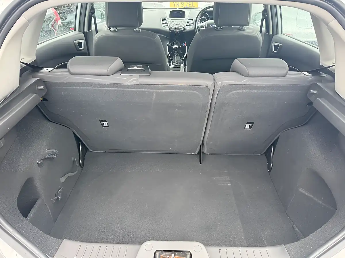 Used 2016 Ford Fiesta Zetec Silver - Interior and Exterior details 18