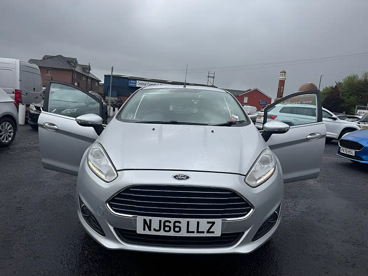 Used 2016 Ford Fiesta Zetec Silver - Interior and Exterior details 3