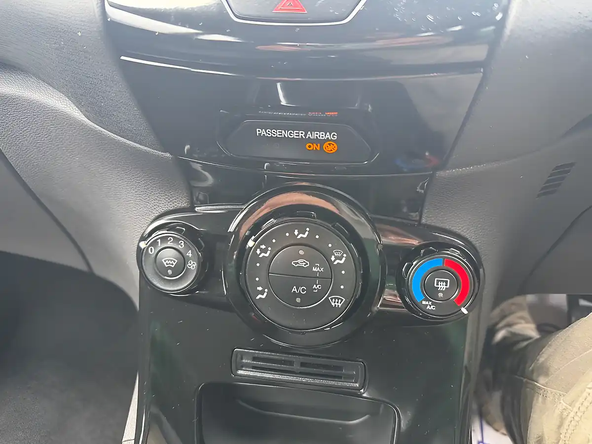 Used 2016 Ford Fiesta Zetec Silver - Interior and Exterior details 6