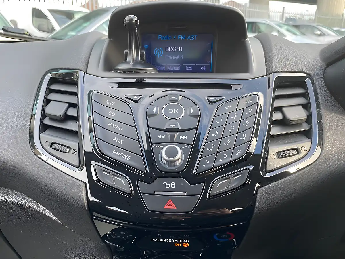 Used 2016 Ford Fiesta Zetec Silver - Interior and Exterior details 17