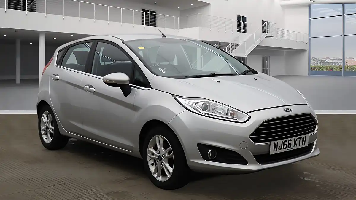 Used 2016 Ford Fiesta Zetec Silver - Front View