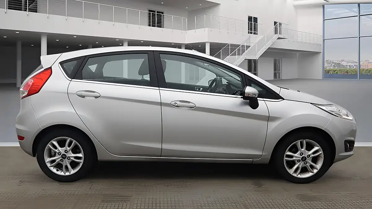 Used 2016 Ford Fiesta Zetec Silver - Interior and Exterior details 5