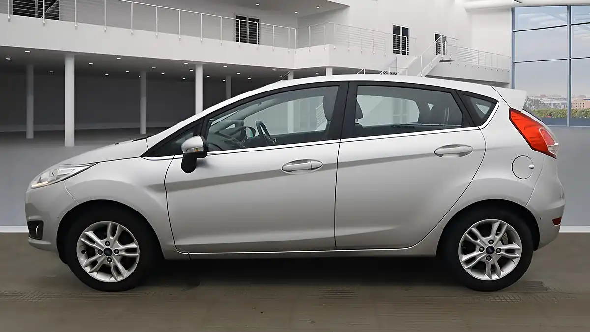Used 2016 Ford Fiesta Zetec Silver - Interior and Exterior details 6