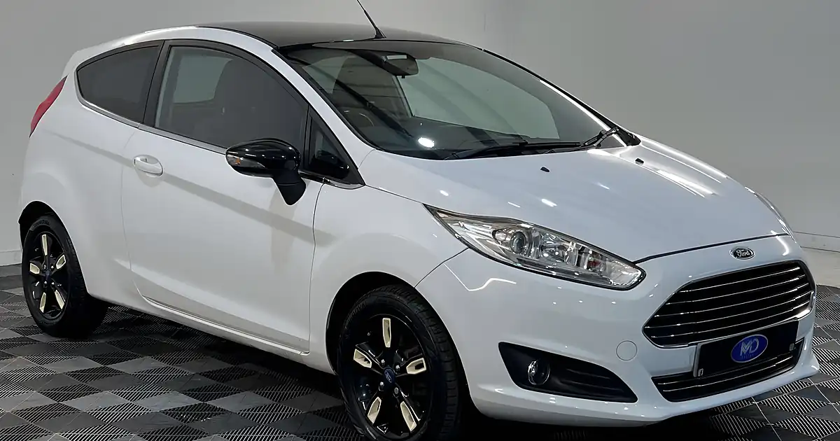 Used 2016 Ford Fiesta Zetec White Edition Autumn White - Front View