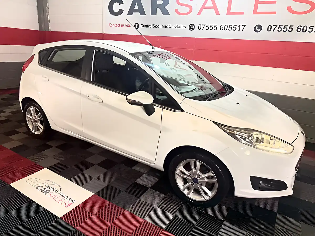 Used 2016 Ford Fiesta Zetec White - Front View